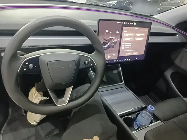 Tesla Model Y — Фото автомобиля 9