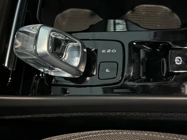 Volvo XC40 — Фото автомобиля 11