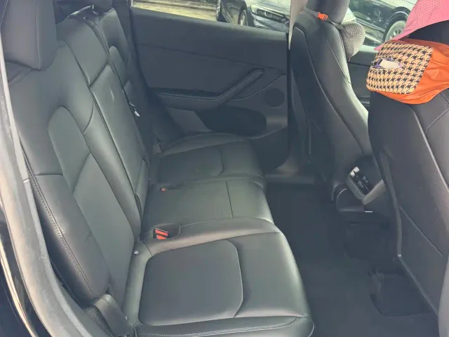 Tesla Model Y — Фото автомобиля 4