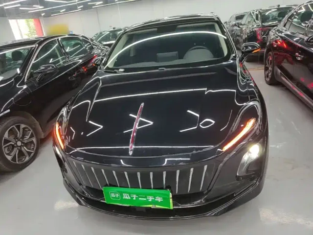 Hongqi E-QM5 — Фото автомобиля 2