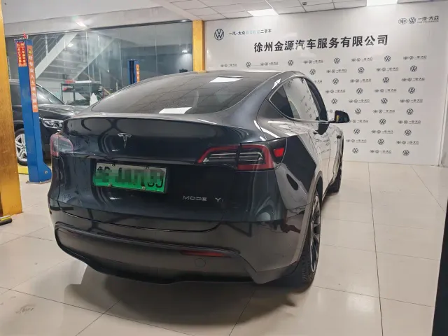 Tesla Model Y — Фото автомобиля 10