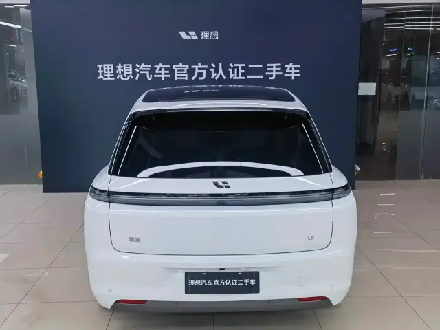 Li Auto L8 — Фото автомобиля 10