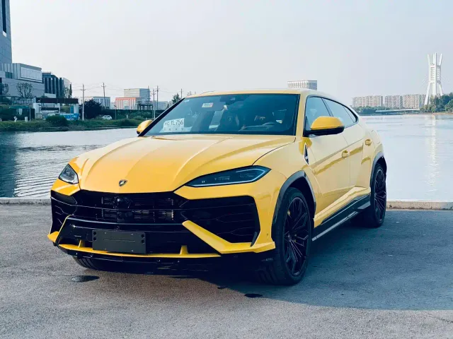 Lamborghini Urus — Фото автомобиля 2