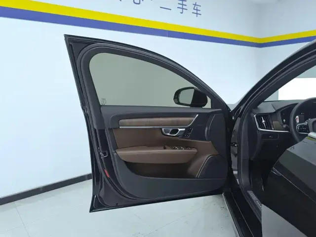 Volvo S90 — Фото автомобиля 7