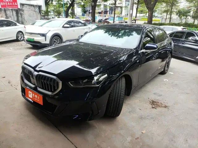Фотография автомобиля — BMW 5 Series