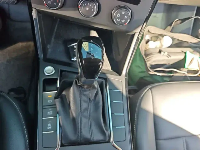 Volkswagen Passat — Фото автомобиля 13