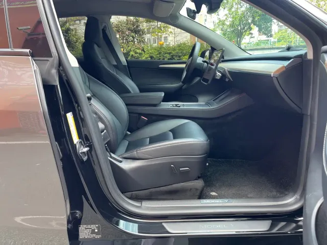 Tesla Model Y — Фото автомобиля 10