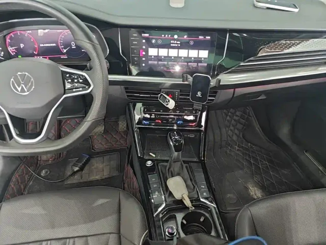 Volkswagen Passat — Фото автомобиля 12