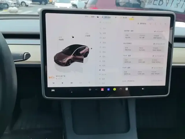 Tesla Model 3 — Фото автомобиля 12