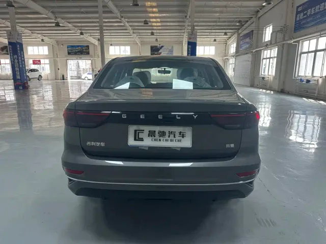 Geely Emgrand — Фото автомобиля 5