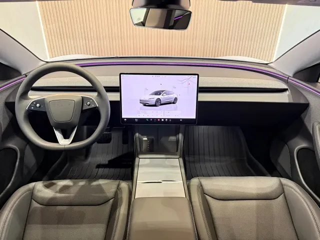 Tesla Model 3 — Фото автомобиля 7