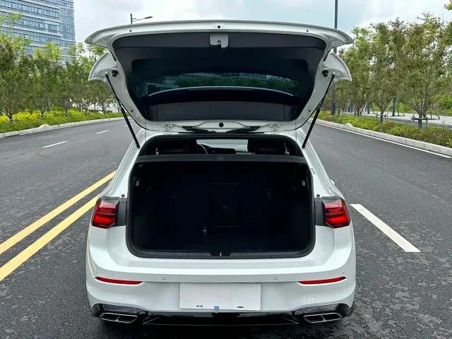 Volkswagen Golf — Фото автомобиля 11