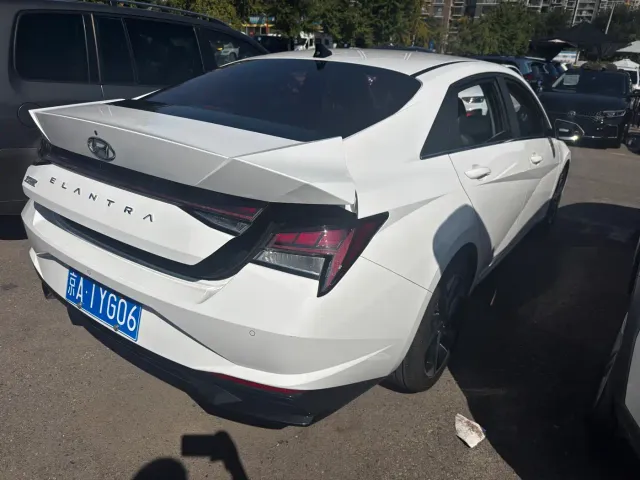 Hyundai Elantra — Фото автомобиля 16