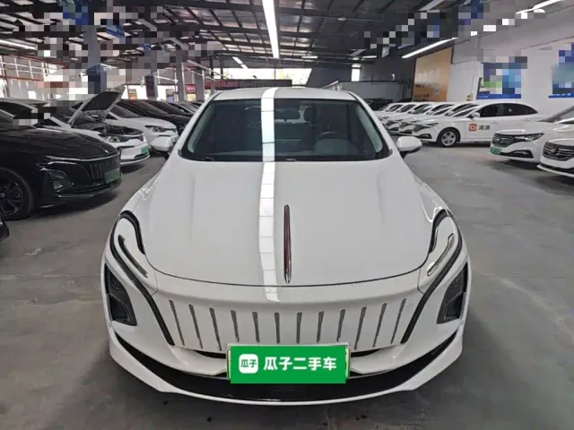 Hongqi E-QM5 — Фото автомобиля 2