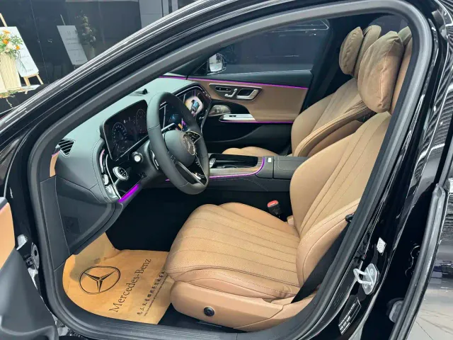 Mercedes-Benz E-Class — Фото автомобиля 14
