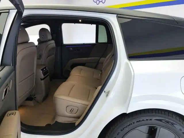 Li Auto i6 — Фото автомобиля 11