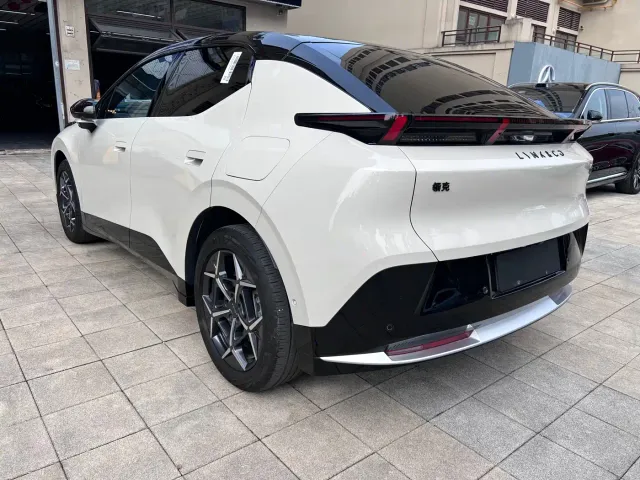 Lynk & Co Z20 — Фото автомобиля 7