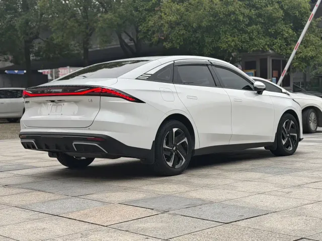 Geely Galaxy L6 — Фото автомобиля 7