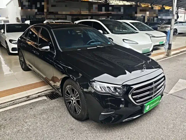 Mercedes-Benz E-Class — Фото автомобиля 3