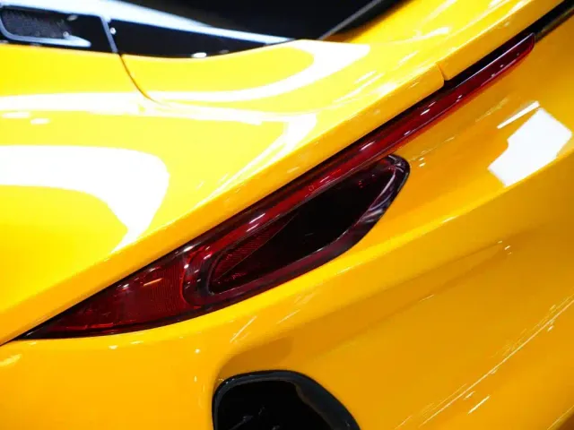 Lotus Emira — Фото автомобиля 8