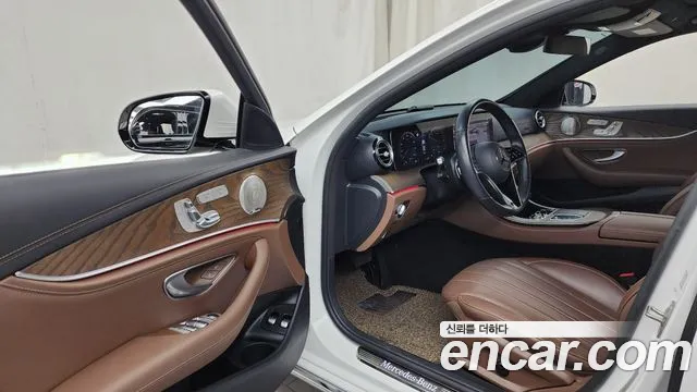 Mercedes-Benz E-Class — Фото автомобиля 10