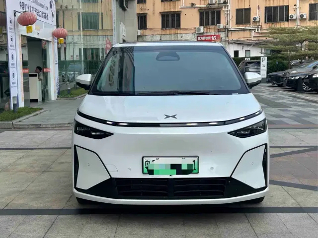 Xpeng X9 — Фото автомобиля 2