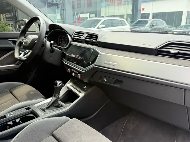 Audi Q3 — Фото автомобиля 12