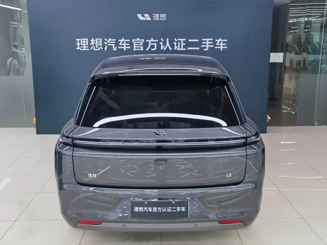 Li Auto L8 — Фото автомобиля 16