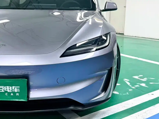 Tesla Model 3 — Фото автомобиля 5