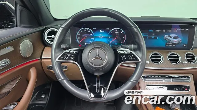 Mercedes-Benz E-Class — Фото автомобиля 4