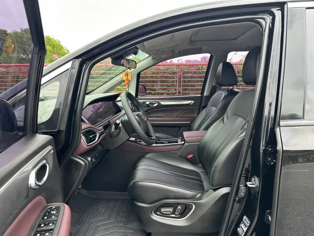 GAC Trumpchi M6 — Фото автомобиля 5