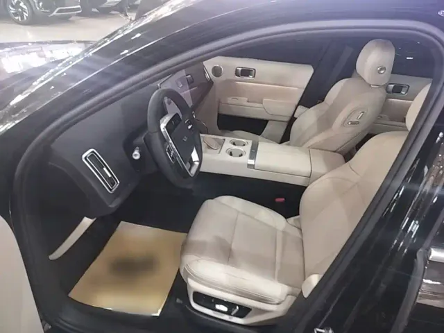 Li Auto L7 — Фото автомобиля 15