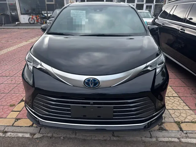 Toyota Sienna — Фото автомобиля 2