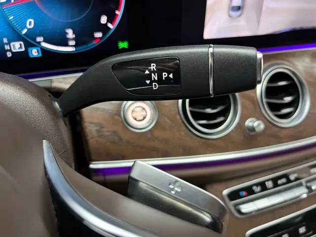 Mercedes-Benz E-Class — Фото автомобиля 23