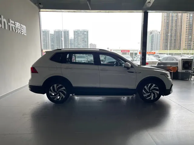 Volkswagen Tiguan L — Фото автомобиля 7