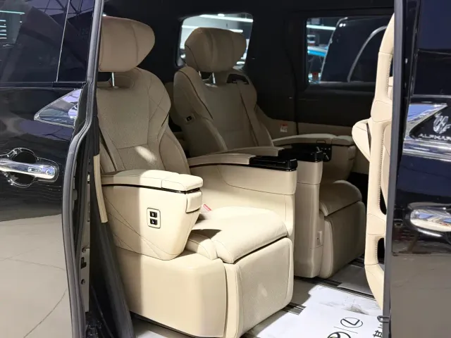 Toyota Alphard — Фото автомобиля 13