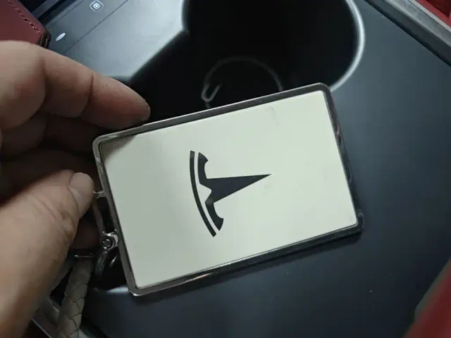 Tesla Model Y — Фото автомобиля 8