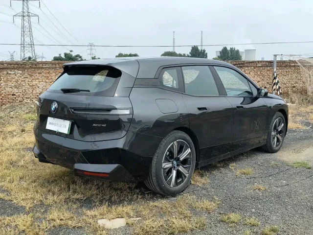 BMW iX — Фото автомобиля 13
