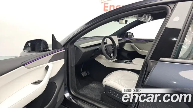 Tesla Model Y — Фото автомобиля 10