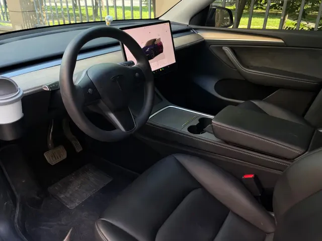 Tesla Model Y — Фото автомобиля 7