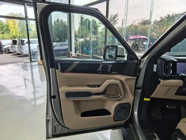 BYD FangChengBao Leopard 8 — Фото автомобиля 19