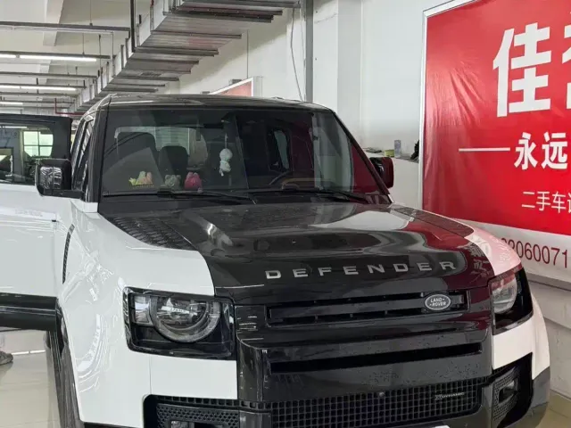 Land Rover Defender — Фото автомобиля 2