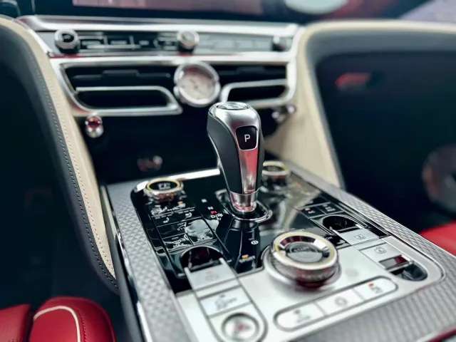 Bentley Flying Spur — Фото автомобиля 8