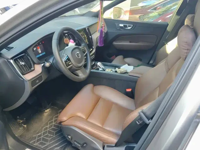 Volvo XC60 — Фото автомобиля 16