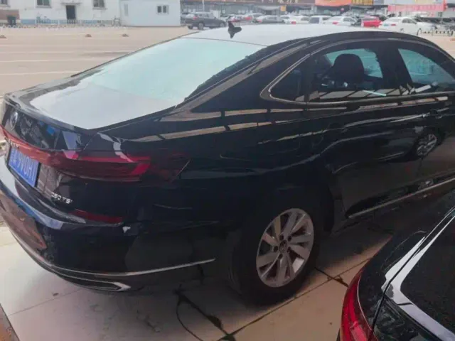Volkswagen Passat — Фото автомобиля 3