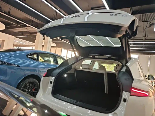 IM Motors LS6 — Фото автомобиля 18