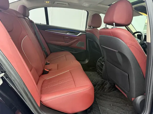 BMW 5 Series — Фото автомобиля 9