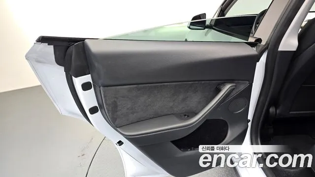 Tesla Model Y — Фото автомобиля 13
