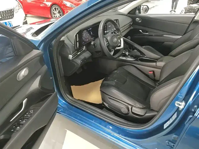 Hyundai Elantra — Фото автомобиля 15