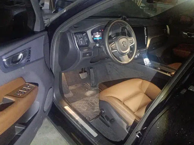 Volvo XC60 — Фото автомобиля 9